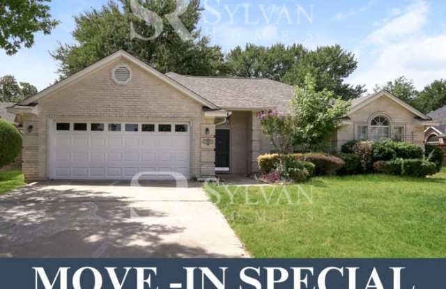 1109 Greenwood Court - 1109 Greenwood Court, Hurst, TX 76053