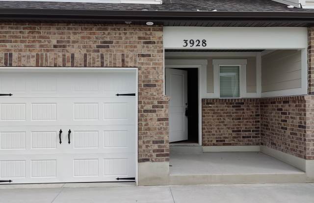 1-year old- 3 Bed/2.5 Bath Townhome in West Haven for Rent! photos photos