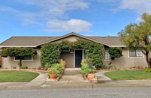 Single Story Home in Hollister photos photos