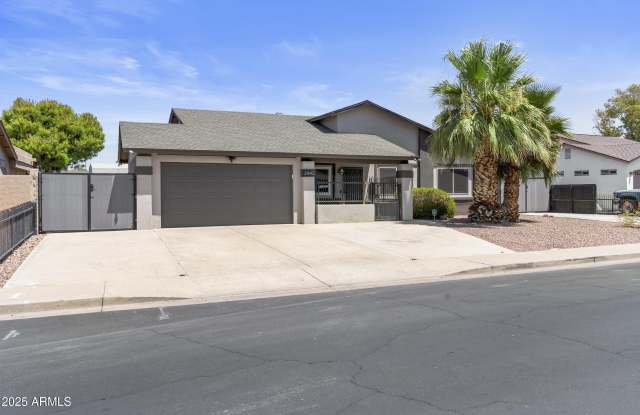 2442 E DIAMOND Avenue photos photos