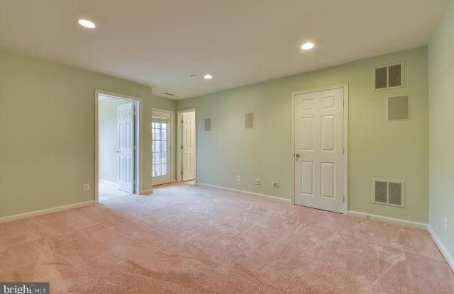 6340 WALKING LANE Gallery 3