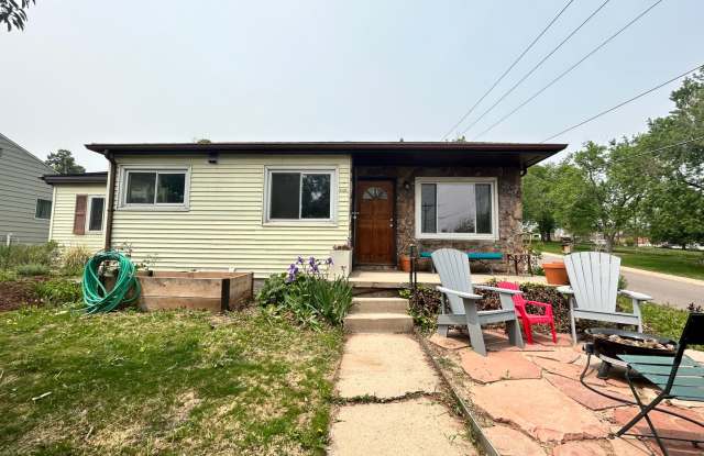 $0 DEPOSIT OPTION. Quaint 2 Bed, 1 Bath Ranch Style House with Lush Gardens in Arthmar Park, Denver! photos photos