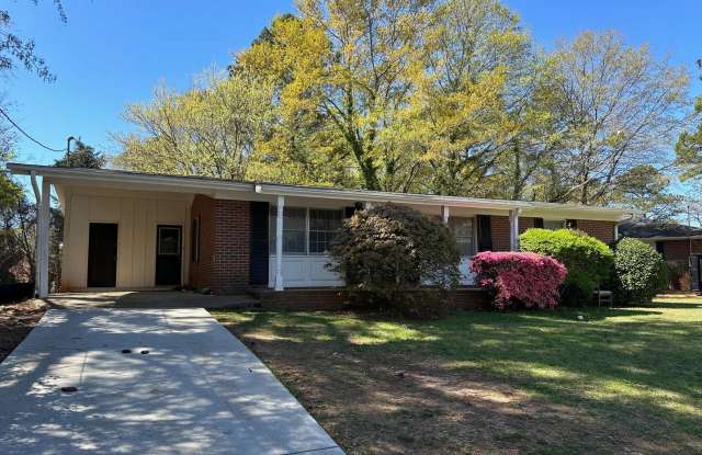 Three Bedroom Off Milledge Available - 155 Pineview Drive, Athens, GA 30606