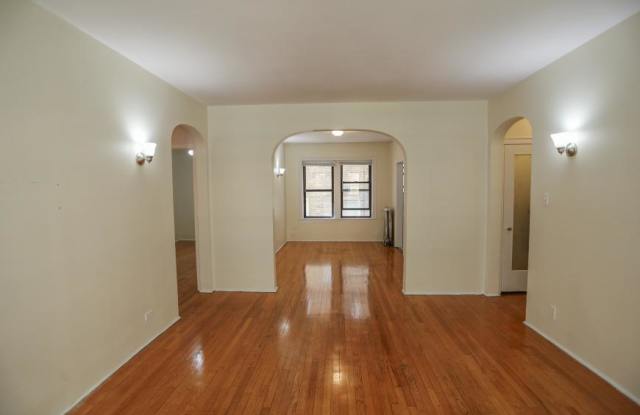 1633 W Lunt Gallery 2