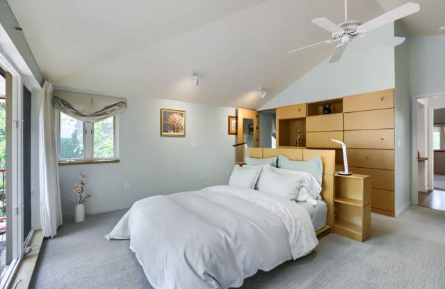 Charming Downtown Oasis | Steps to Pearl Street Gallery 3