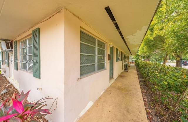 8885 NE 8th Ct Gallery 2