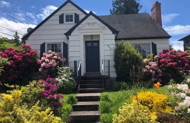 3Bd/1Ba Two Story House w/ Basement - Available to View! - 340 Jerris Avenue Southeast, Salem, OR 97302