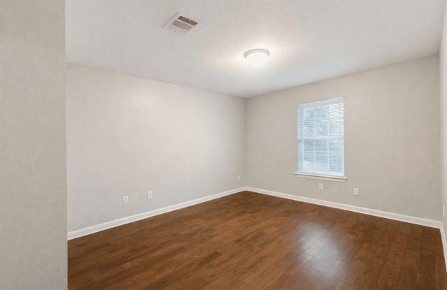 6721 Brothers Lane Gallery 4