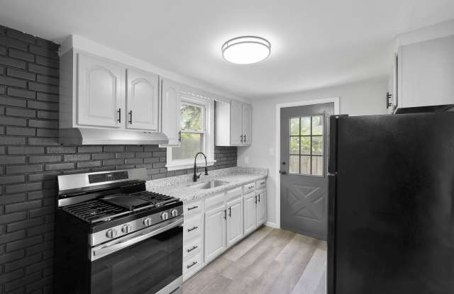 Charming 2 bedroom home in Versailles available August 1! photos photos