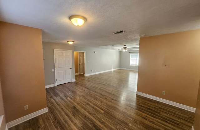 2018 Hickory Drive Gallery 3