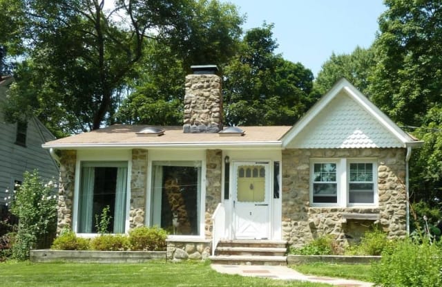 9 RIDGE RD - 9 Ridge Road, Stanhope, NJ 07874