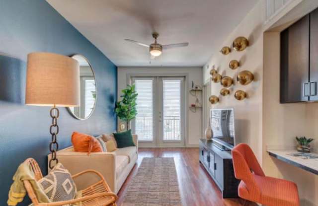 2025 E 7th St, #110 - 2025 East 7th Street, Austin, TX 78762