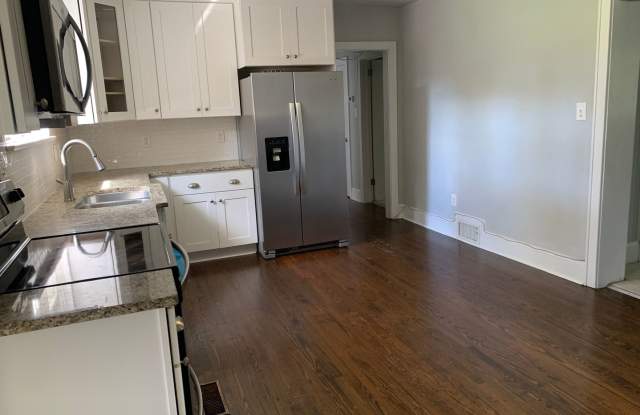 Lovely Three Bedroom Home in Huntersville! Gallery 4