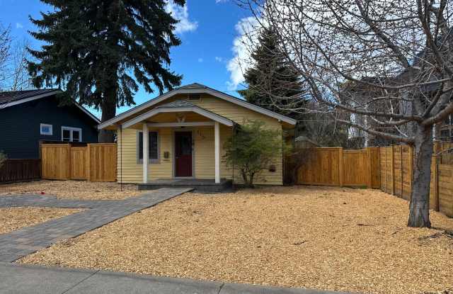 Charming 2 Bed / 2 Bath Home in Prime Westside Bend Location photos photos