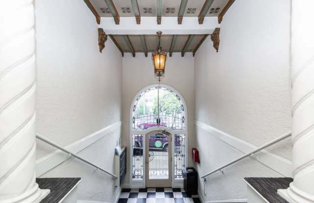 1725 TURK Street Gallery 3