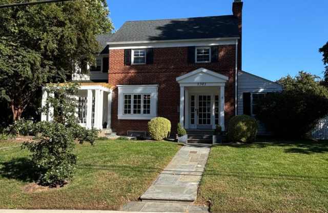 Bethesda Sparkling Colonial - great entertaining inside and out Gallery 1