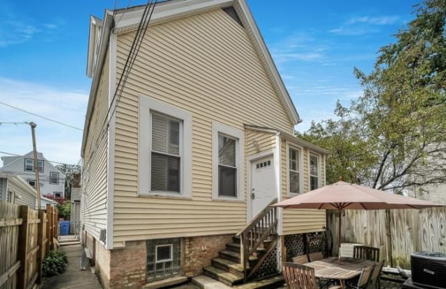 2123 W Warner - 2123 West Warner Avenue, Chicago, IL 60618