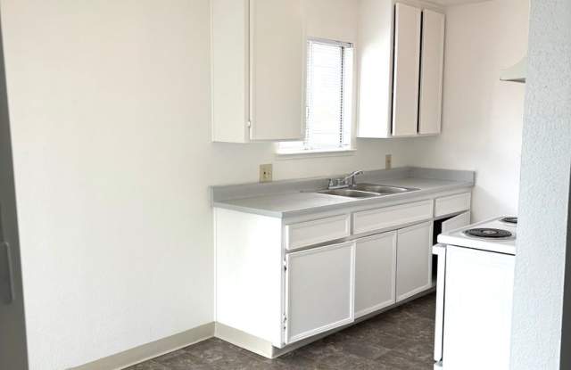 ✨ 2 Bed / 1 Bath Upstairs Apartment – Available May 1st! ✨ photos photos