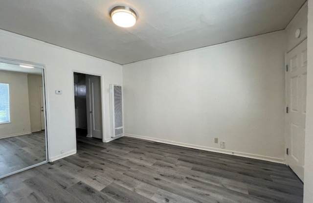 Quaint Studio, Freshly Painted, with modern fixtures, with front and back entrance, Gallery 3