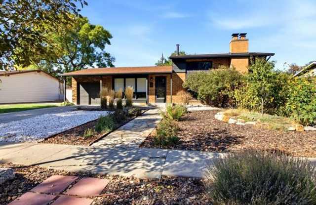 1305 North Oakley Street Gallery 1