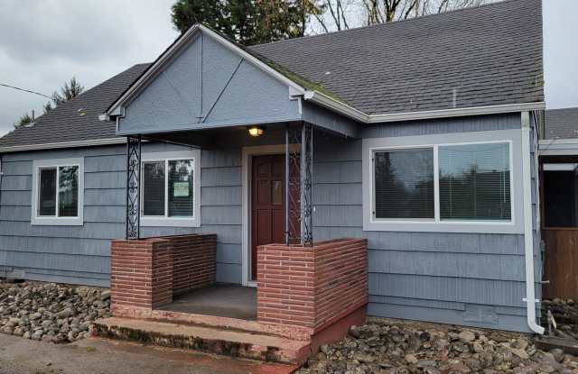 Beautiful 3 bed 2 bath in Springfield with lots of updates! photos photos