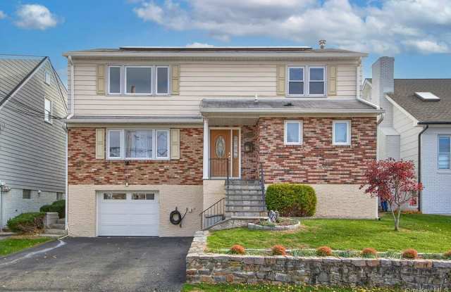 222 Gainsborg Avenue E photos photos 222 Gainsborg Avenue E photos photos