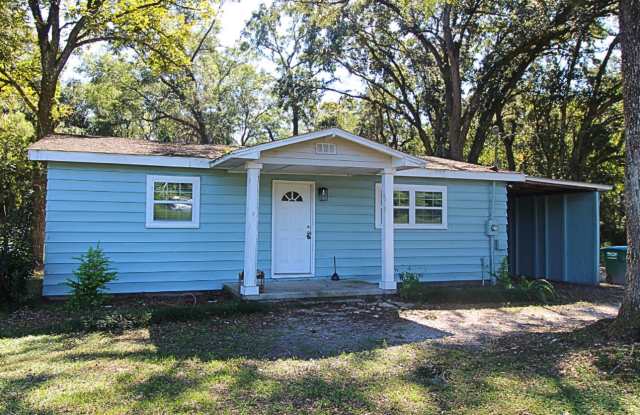 Quaint 2-Bedroom Available in North Crawfordville Gallery 3
