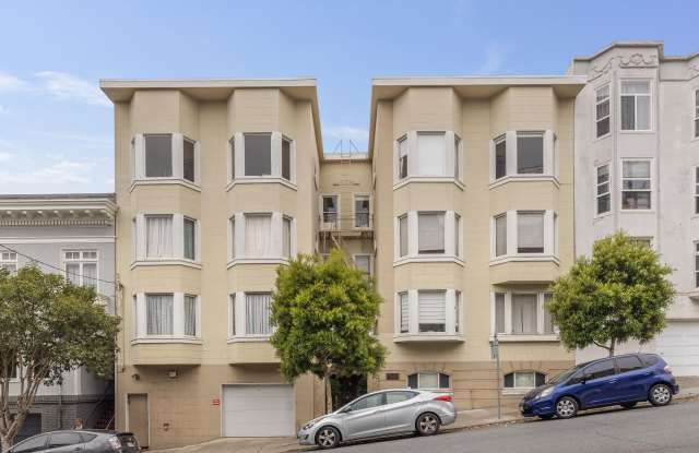 Pacific Heights: Updated Condo w/ Enchanting Shared Garden - 2051 Scott Street, San Francisco, CA 94115