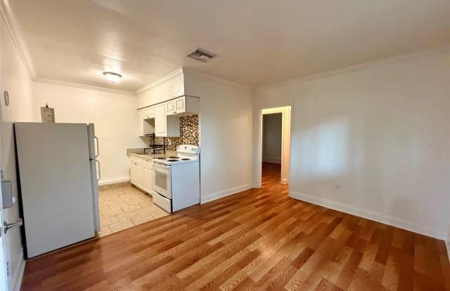 322 1/2 S MAPLE Avenue Gallery 2