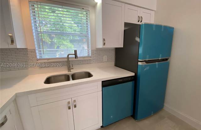 601 SE 5th Ct Gallery 3