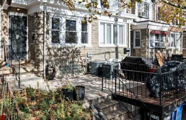 1911 72ND Avenue photos photos