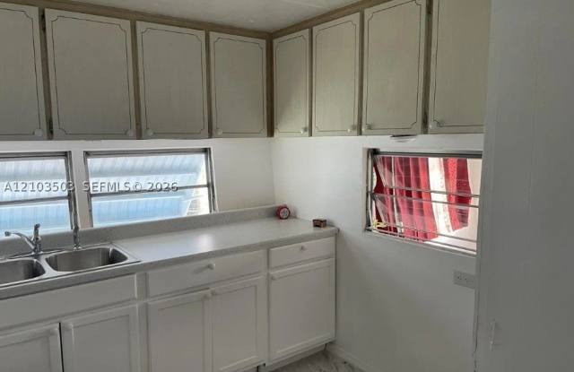 2939 Banyan Ln Gallery 3