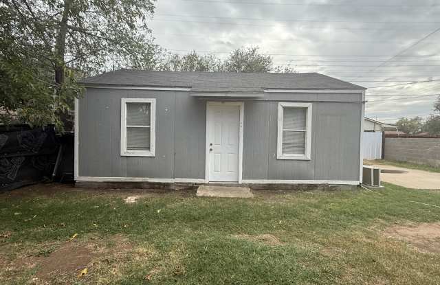 1321 25th Street unit: Rear - 1321 25th Street, Lubbock, TX 79411