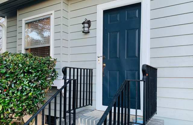 Downtown Condo with Water Views! 2BR/1.5BA Avail 05/29!! photos photos