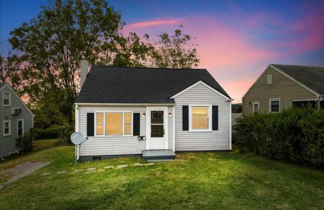 Three Bedroom Available Now In Radford photos photos