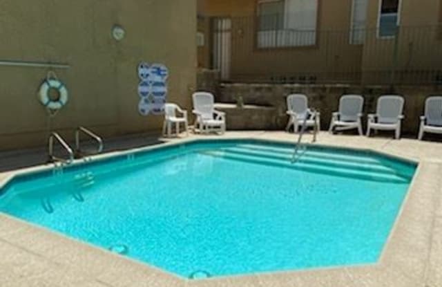 6931 Hazeltine Ave E - 6931 Hazeltine Avenue, Los Angeles, CA 91405