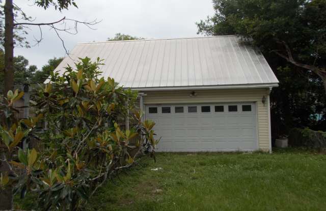 112 N. Vernon Avenue Gallery 4