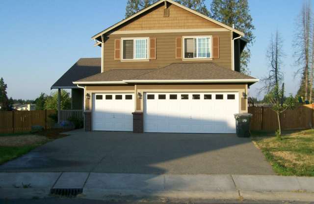 Beautiful 4 bd House on a large lot! photos photos