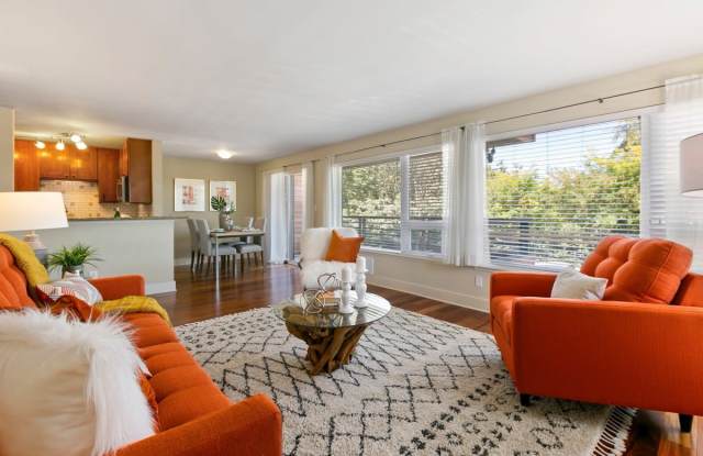 Beautiful 2 Bedroom with a View on Queen Anne! - 1717 5th Avenue North, Seattle, WA 98109