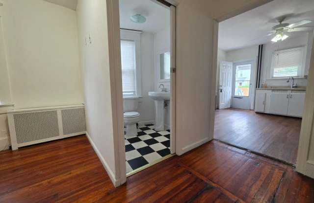921 REVERE Avenue Gallery 3