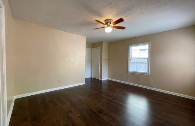 AVAILABLE NOW 2 BEDROOM 1 BATH HOME IN TCU AREA Gallery 3