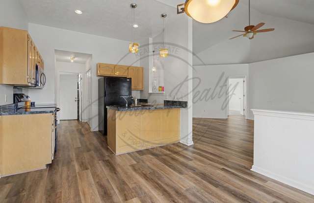 ONE MONTH FREE RENT: Three Bedroom Brick Home in Hendersonville! Gallery 1