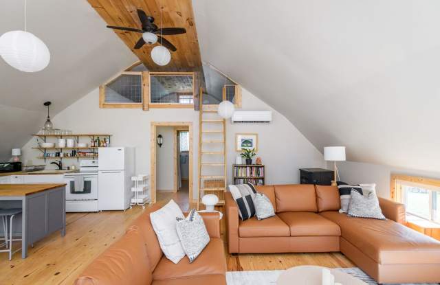 Barn-Style Modern Farmhouse with Mountain Views in Candler — 30 Minutes to Downtown Asheville photos photos