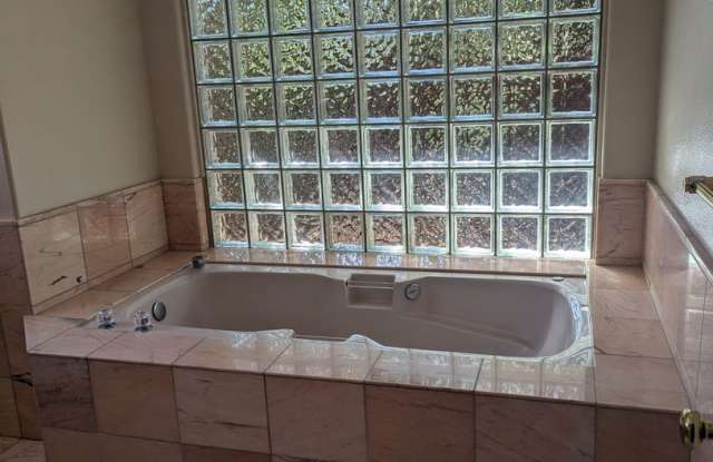 Great large property Gallery 4