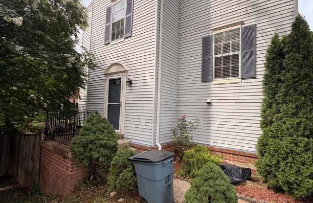 8818 RIDGE HOLLOW Court Gallery 3