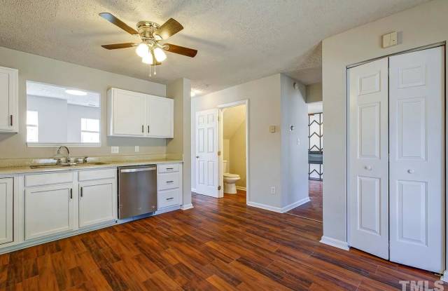 Room in 3 Bedroom Home at Sana Ct Gallery 3