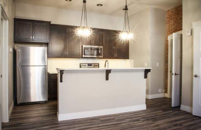 218 E 7th St photos photos