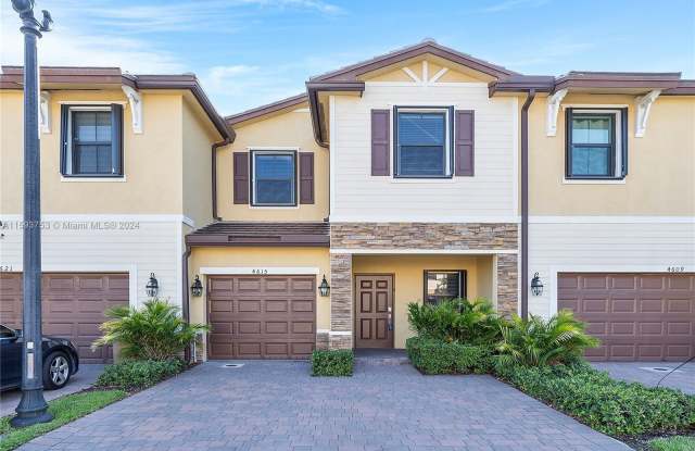4615 Shire Ln - 4615 Shire Lane, Davie, FL 33314