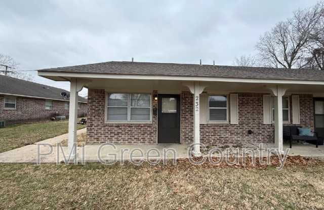 232 S Indianola St - 232 South Indianola Street, Pryor Creek, OK 74361
