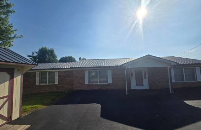 **Charming 3-Bed, 2-Bath Duplex Apartment with a carport and Large Back Porch** photos photos